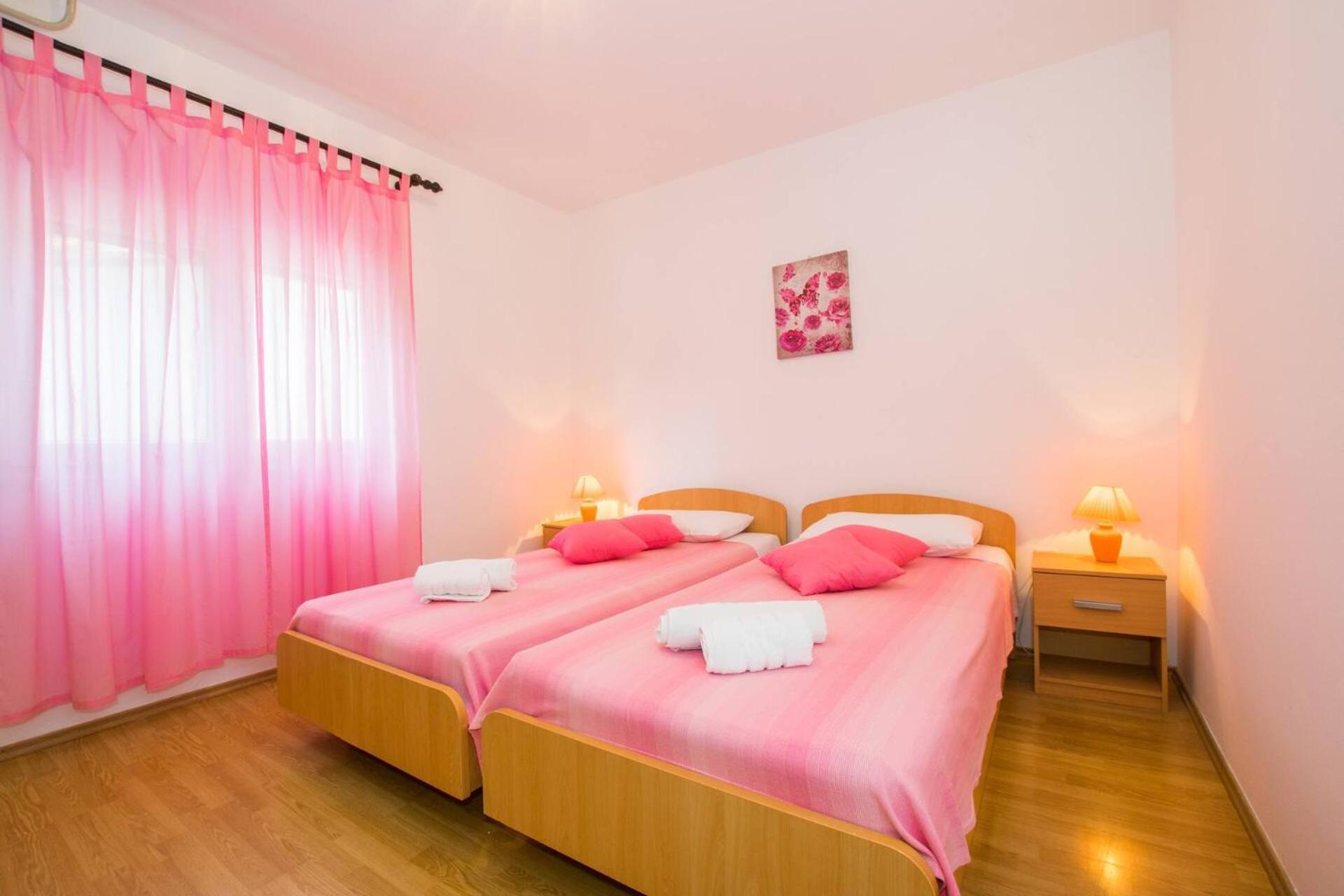 Family House With 2 Apartments - Irma Medulin Exterior foto